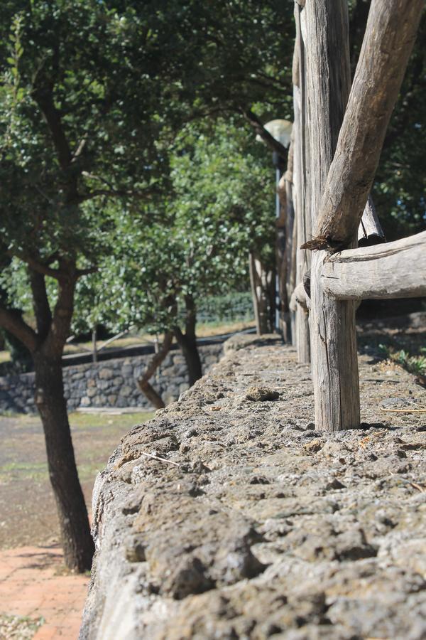 Отель Le Cisterne Dell'Etna Calcerana-Marina Экстерьер фото
