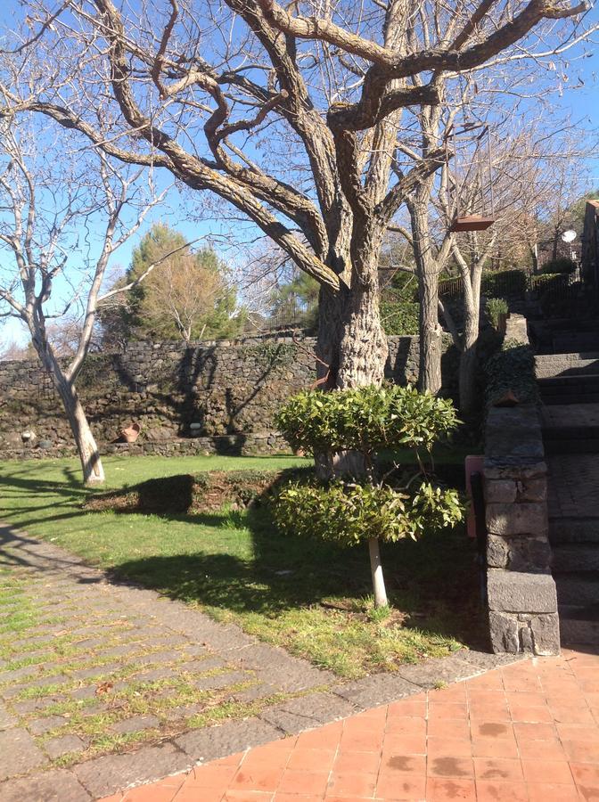 Отель Le Cisterne Dell'Etna Calcerana-Marina Экстерьер фото