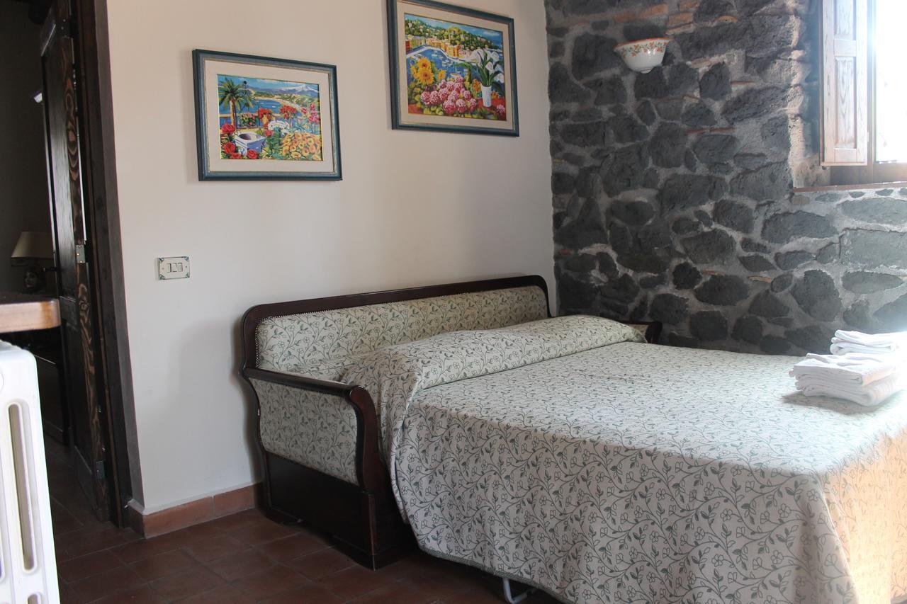 Отель Le Cisterne Dell'Etna Calcerana-Marina Экстерьер фото
