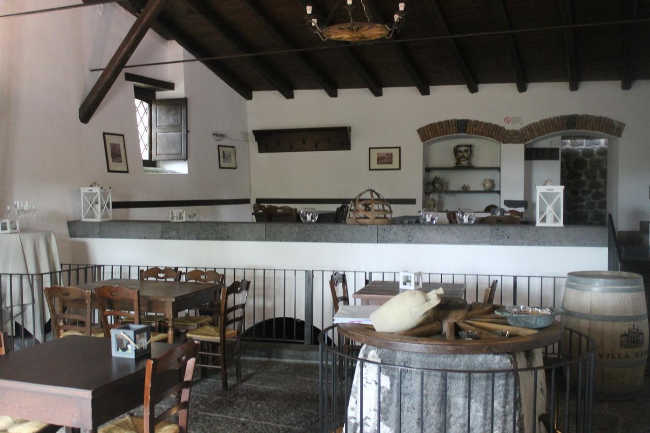 Отель Le Cisterne Dell'Etna Calcerana-Marina Экстерьер фото